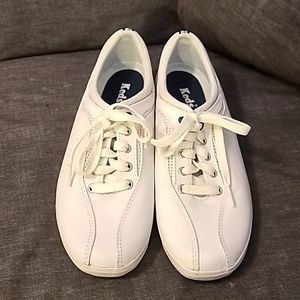 New without tags Keds Lace up Leather Shoes Size 9